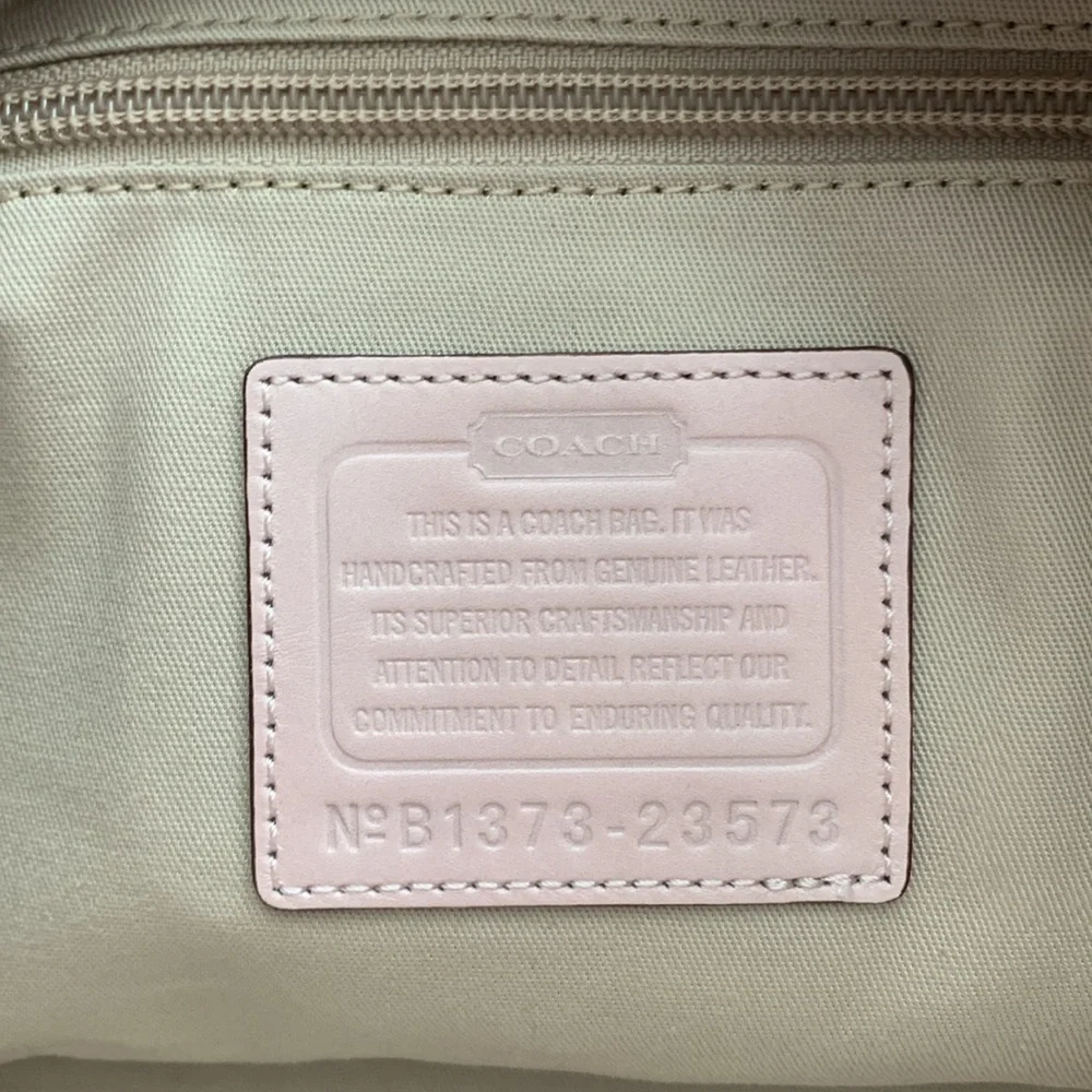 COACH Ballet Pink Leather Barrel Bag
Excellent Condition, barely used. - Picture 5 of 14